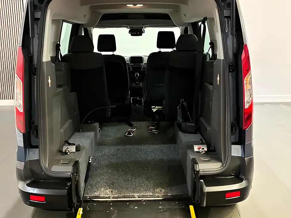Used 2020 Ford Grand Tourneo Connect Zetec Blue - Interior and Exterior details 4