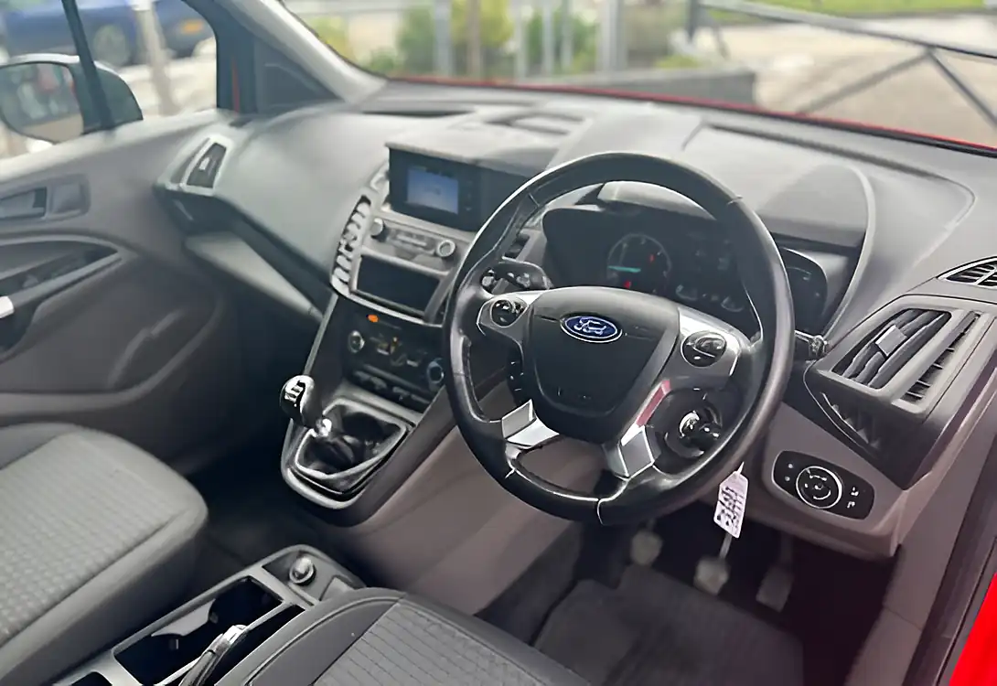 Used 2020 Ford Grand Tourneo Connect Zetec Race Red - Interior and Exterior details 17