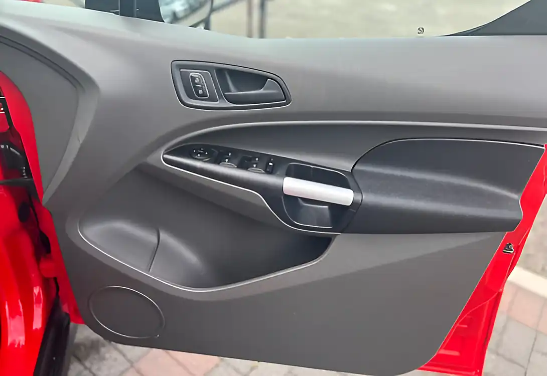 Used 2020 Ford Grand Tourneo Connect Zetec Race Red - Interior and Exterior details 18