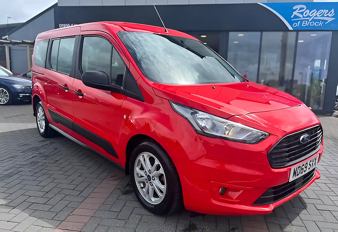 Used 2020 Ford Grand Tourneo Connect Zetec Race Red - Interior and Exterior details 4