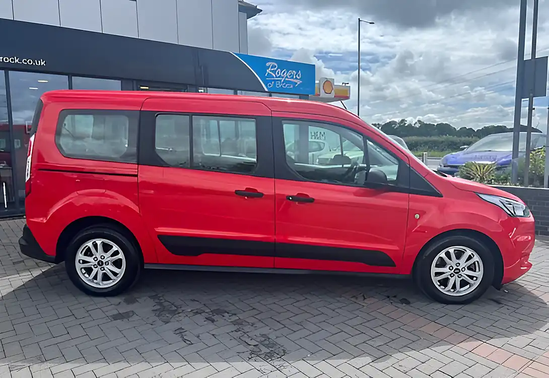 Used 2020 Ford Grand Tourneo Connect Zetec Race Red - Interior and Exterior details 5