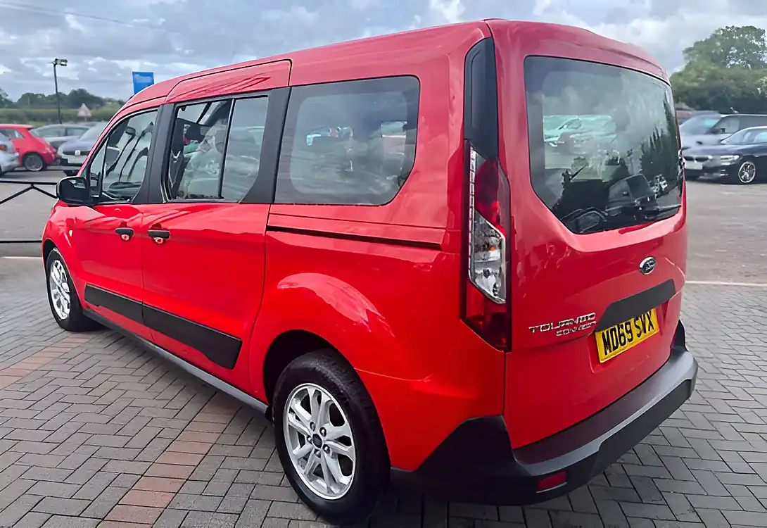 Used 2020 Ford Grand Tourneo Connect Zetec Race Red - Interior and Exterior details 8