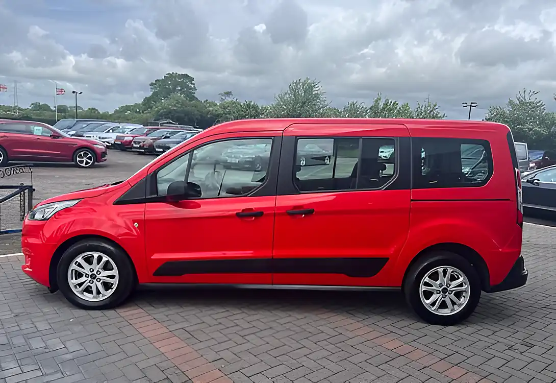 Used 2020 Ford Grand Tourneo Connect Zetec Race Red - Interior and Exterior details 9