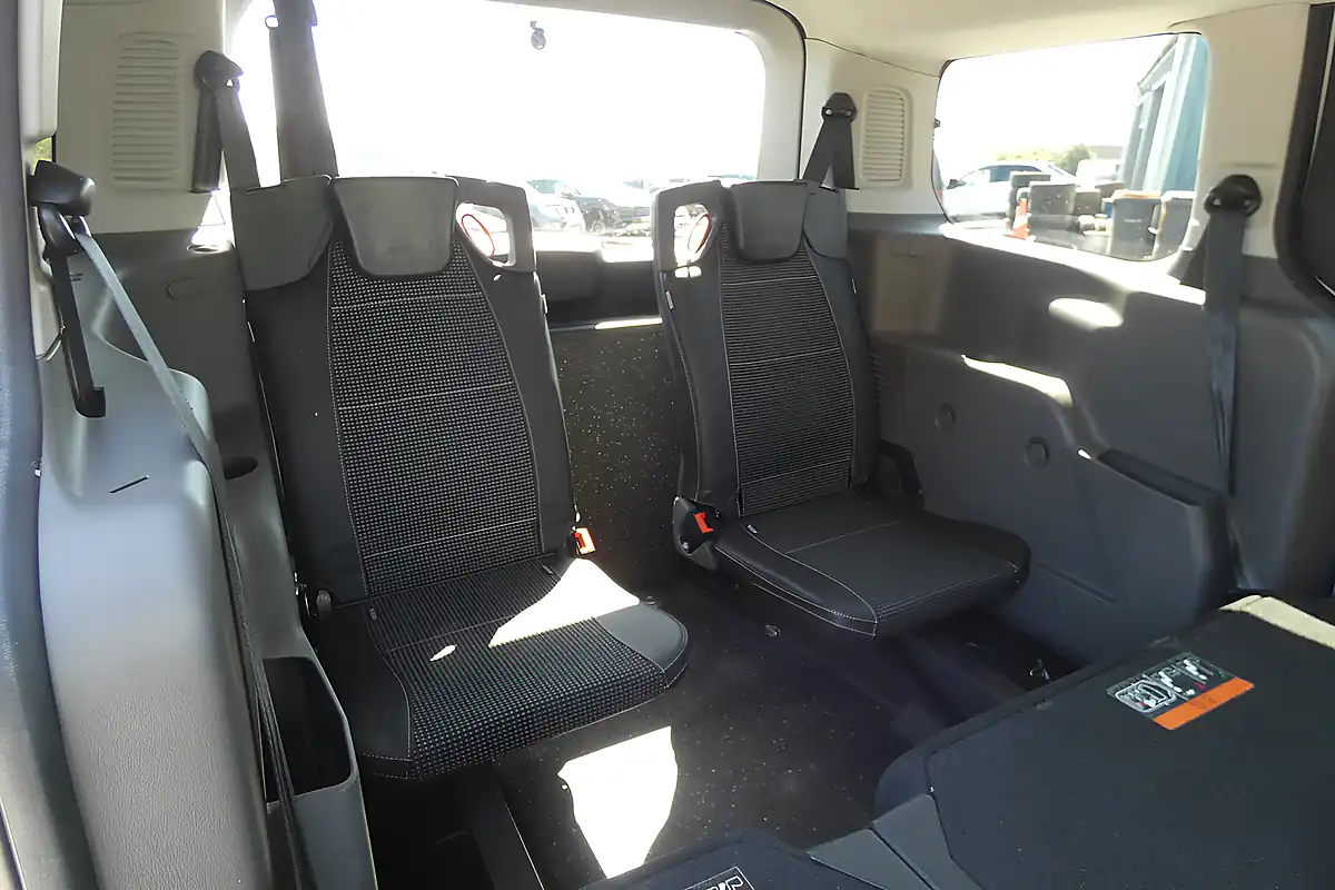 Used 2020 Ford Grand Tourneo Connect Zetec Silver - Interior and Exterior details 16
