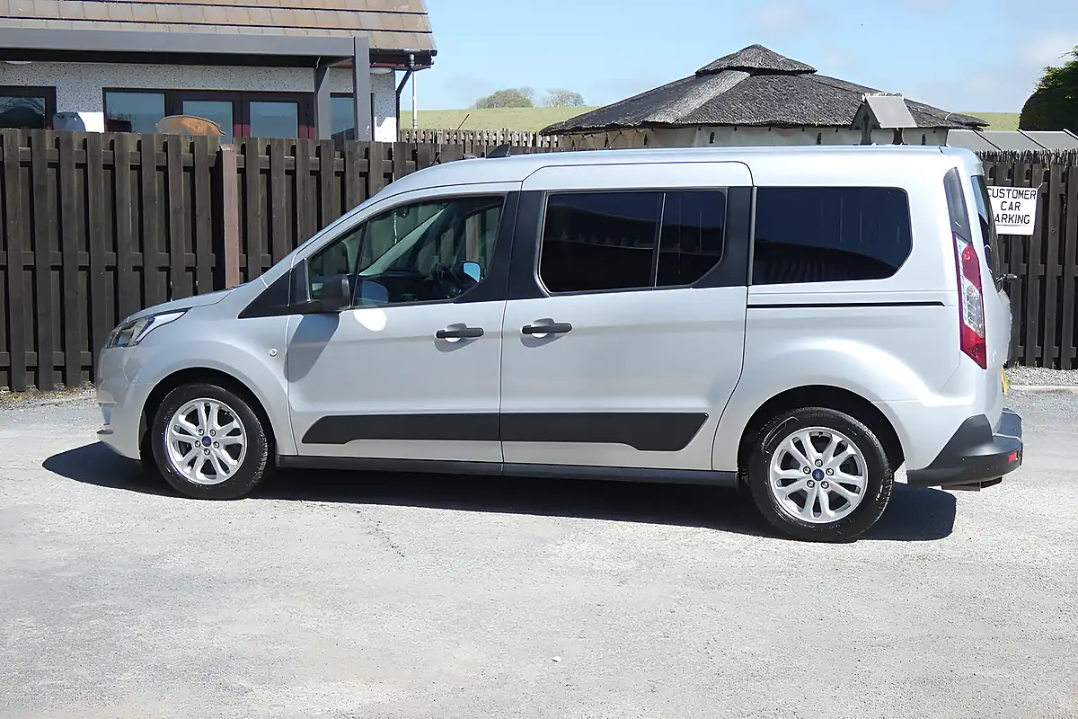 Used 2020 Ford Grand Tourneo Connect Zetec Silver - Interior and Exterior details 5