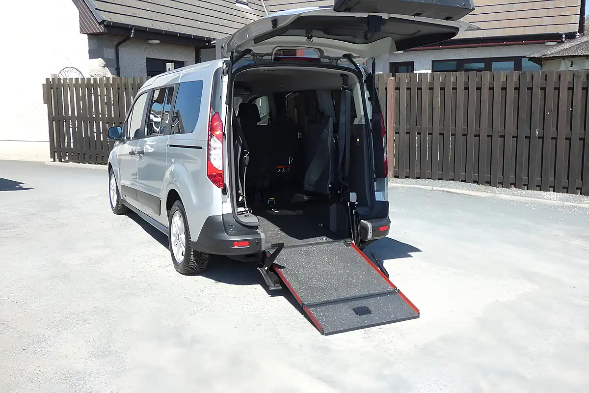 Used 2020 Ford Grand Tourneo Connect Zetec Silver - Interior and Exterior details 6