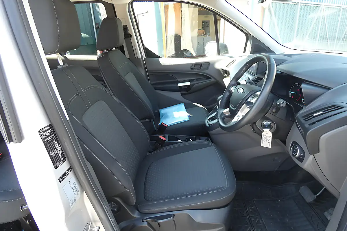 Used 2020 Ford Grand Tourneo Connect Zetec Silver - Interior and Exterior details 9