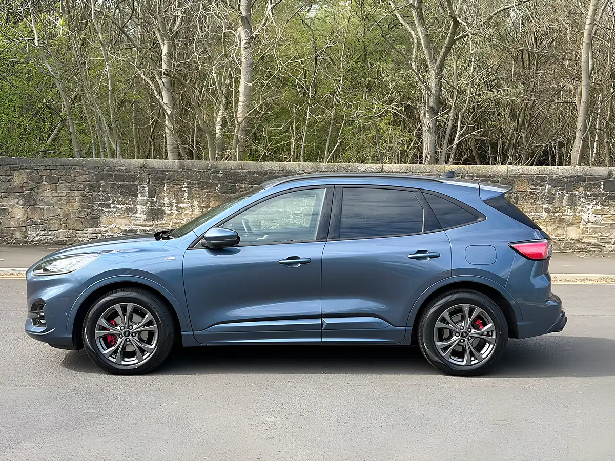Used 2020 Ford Kuga ST-Line First Edition Blue - Interior and Exterior details 9