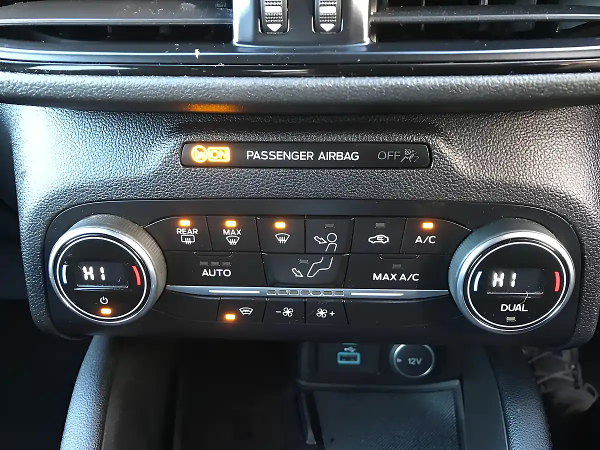 Used 2020 Ford Kuga ST-Line Magnetic Grey - Interior and Exterior details 17