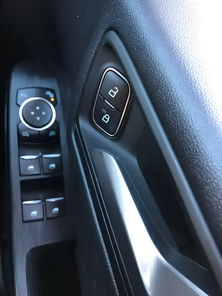 Used 2020 Ford Kuga ST-Line Magnetic Grey - Interior and Exterior details 19