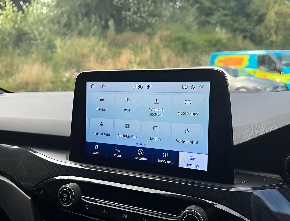 Used 2020 Ford Kuga ST-Line X Frozen White - Interior and Exterior details 16