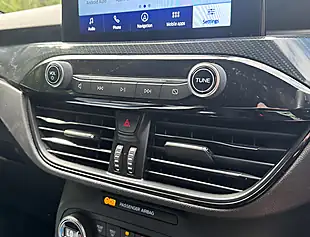 Used 2020 Ford Kuga ST-Line X Frozen White - Interior and Exterior details 17