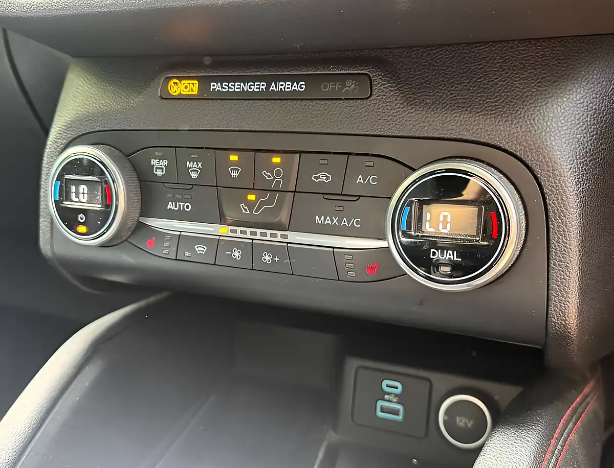 Used 2020 Ford Kuga ST-Line X Frozen White - Interior and Exterior details 18