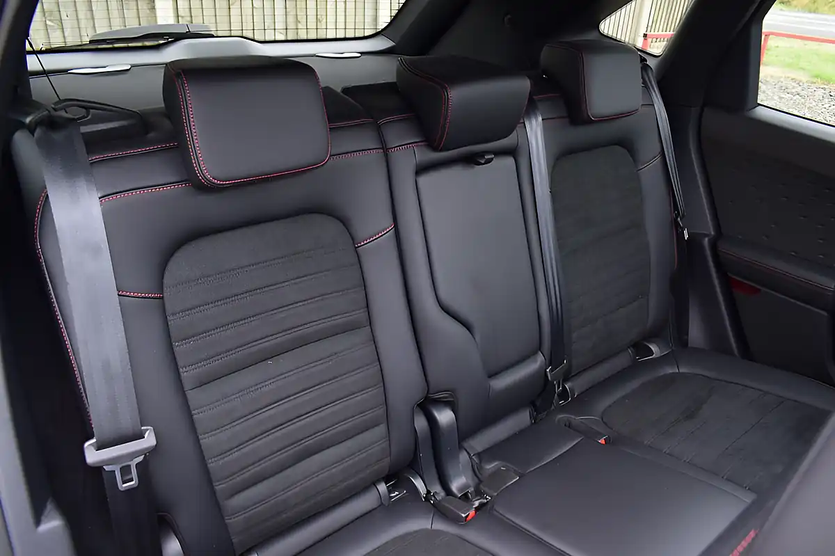 Used 2020 Ford Kuga ST-Line X Silver - Interior and Exterior details 16