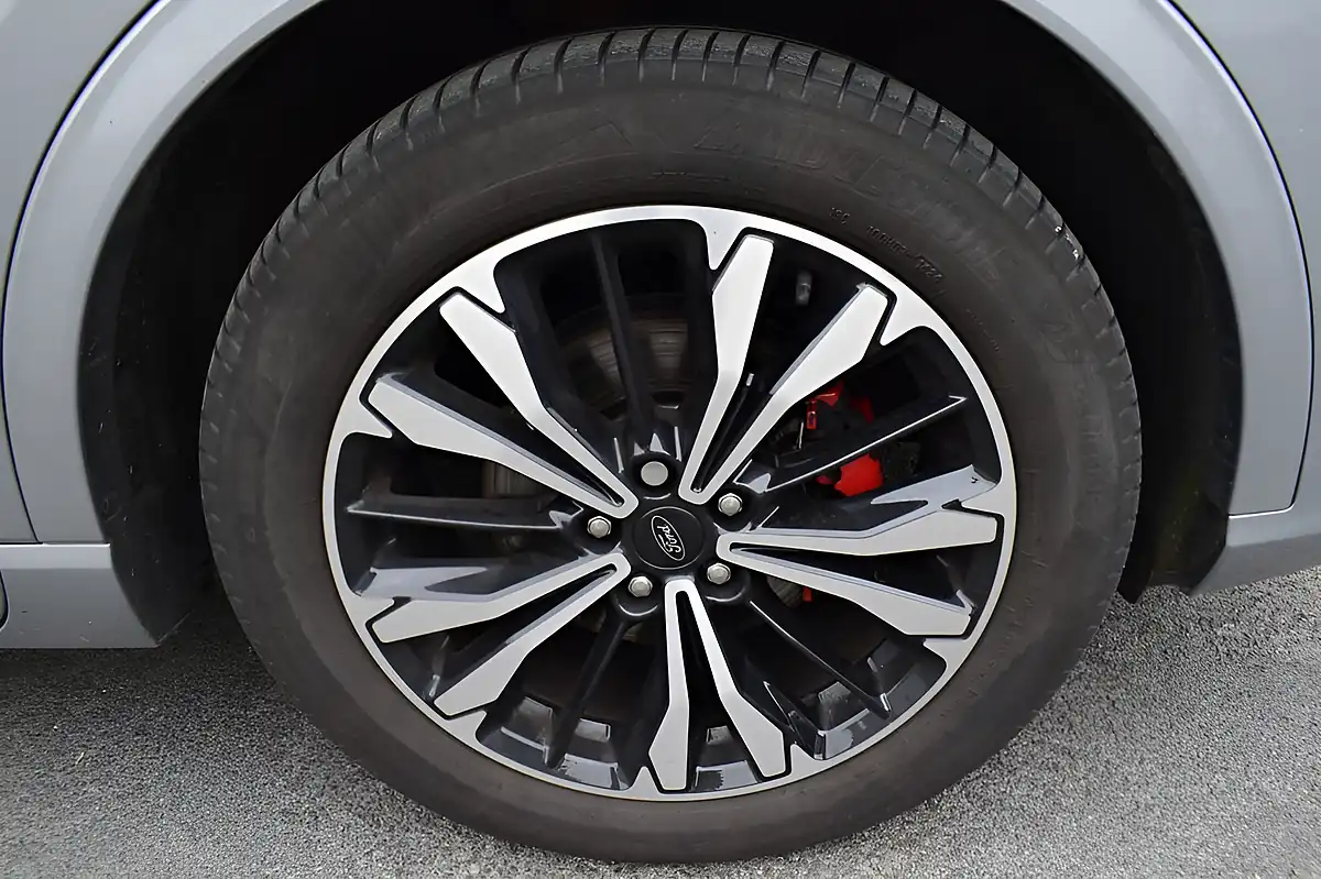 Used 2020 Ford Kuga ST-Line X Silver - Interior and Exterior details 5