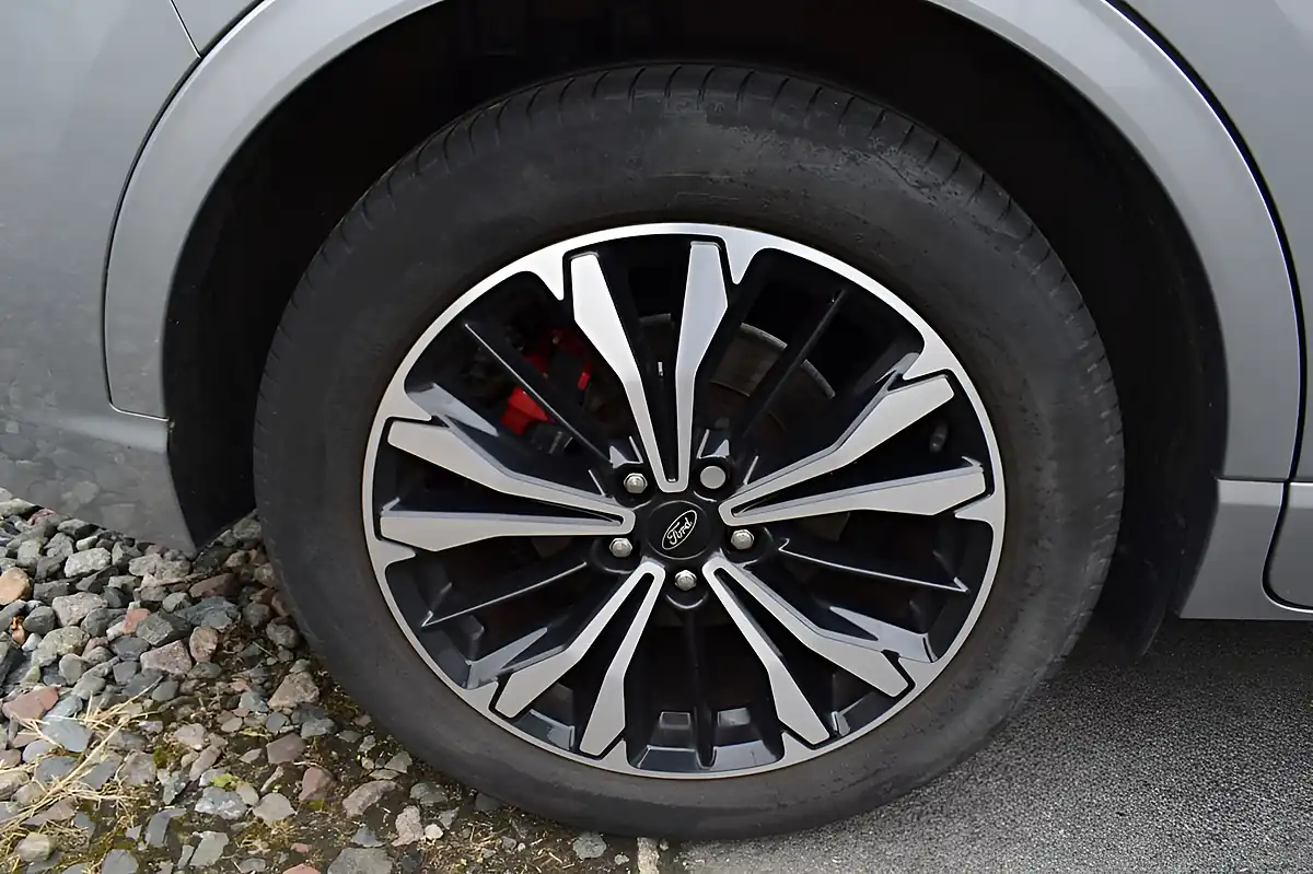 Used 2020 Ford Kuga ST-Line X Silver - Interior and Exterior details 6