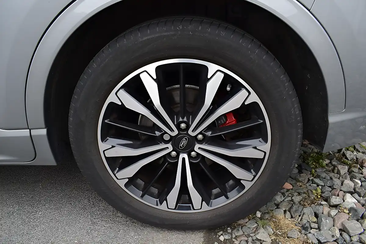 Used 2020 Ford Kuga ST-Line X Silver - Interior and Exterior details 7