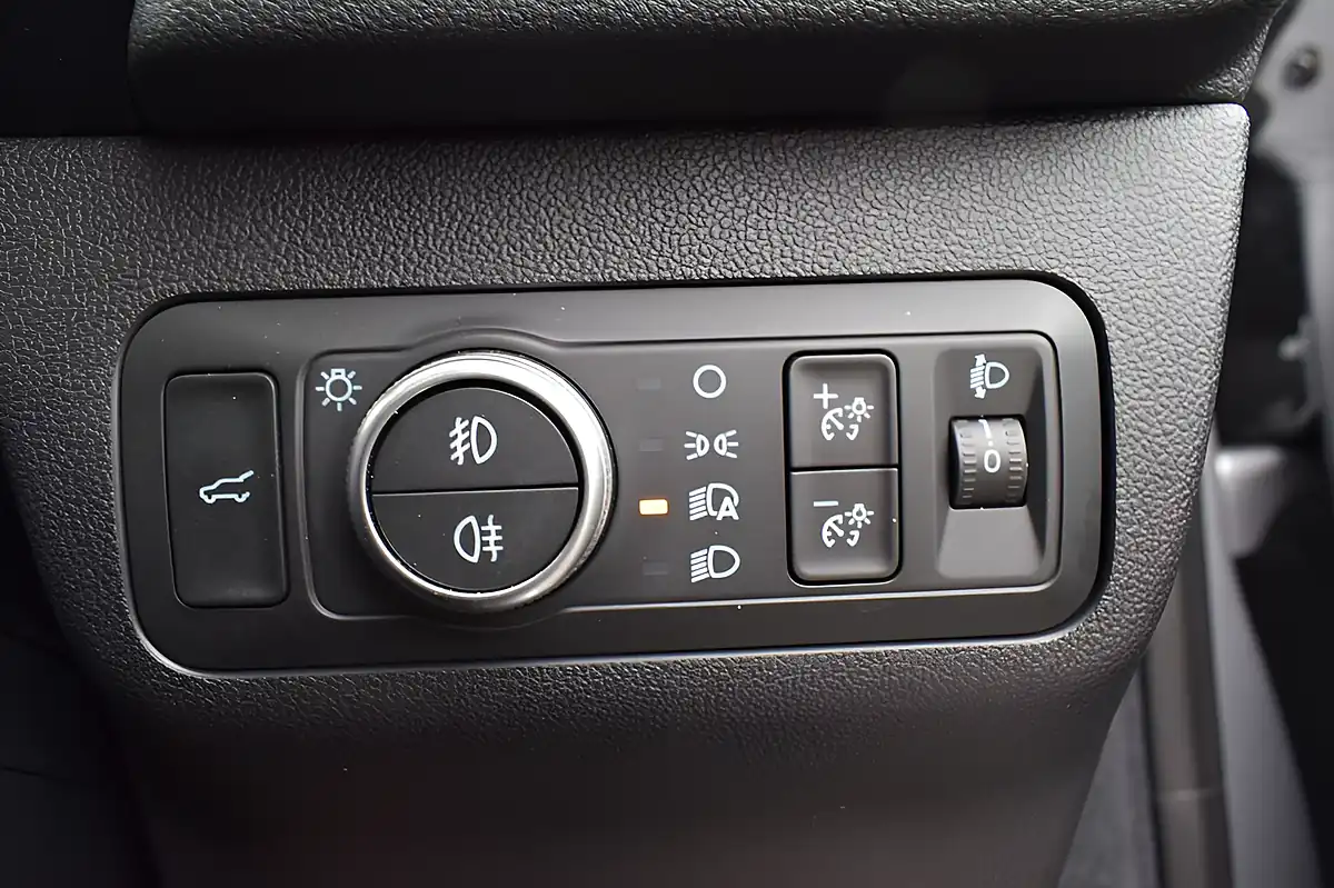 Used 2020 Ford Kuga ST-Line X Silver - Interior and Exterior details 9