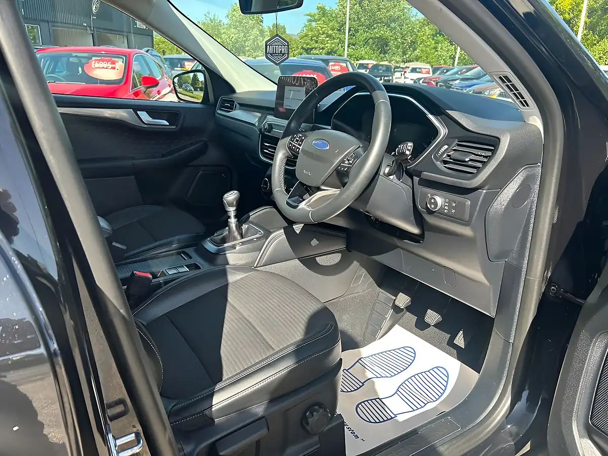 Used 2020 Ford Kuga Titanium First Edition Black - Interior and Exterior details 5