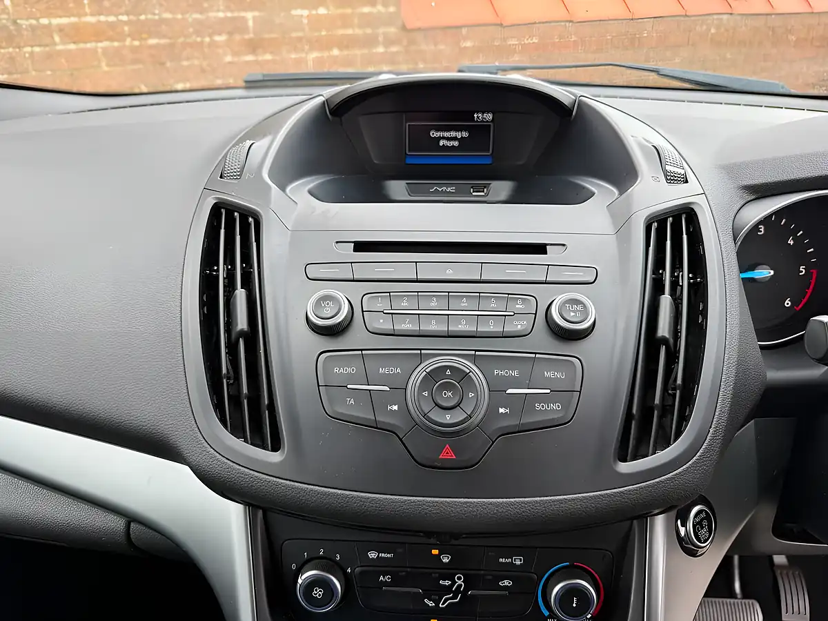 Used 2020 Ford Kuga Zetec Frozen White - Interior and Exterior details 11