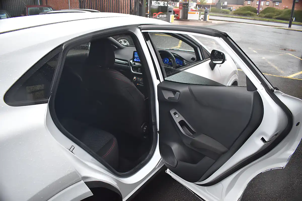 Used 2020 Ford Puma ST-Line Frozen White - Interior and Exterior details 12