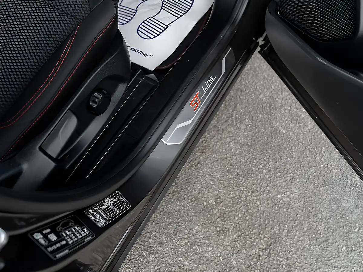 Used 2020 Ford Puma ST-Line Grey - Interior and Exterior details 6