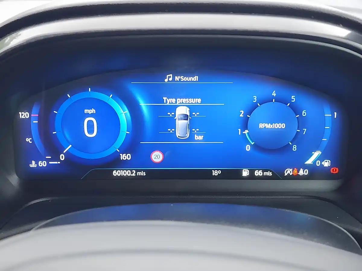 Used 2020 Ford Puma ST-Line Red - Interior and Exterior details 10