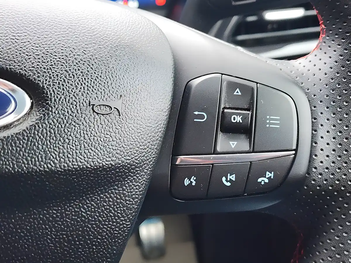 Used 2020 Ford Puma ST-Line Red - Interior and Exterior details 16