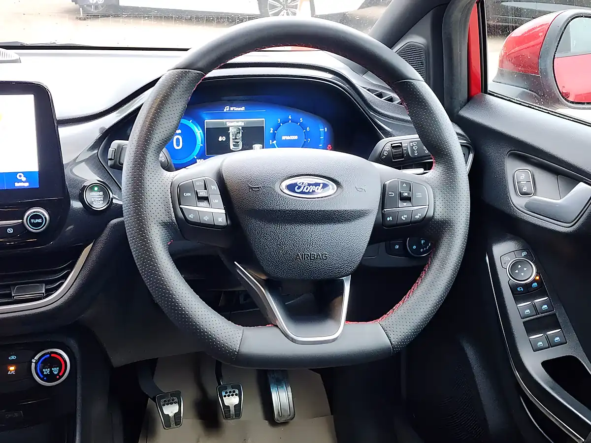Used 2020 Ford Puma ST-Line Red - Interior and Exterior details 9