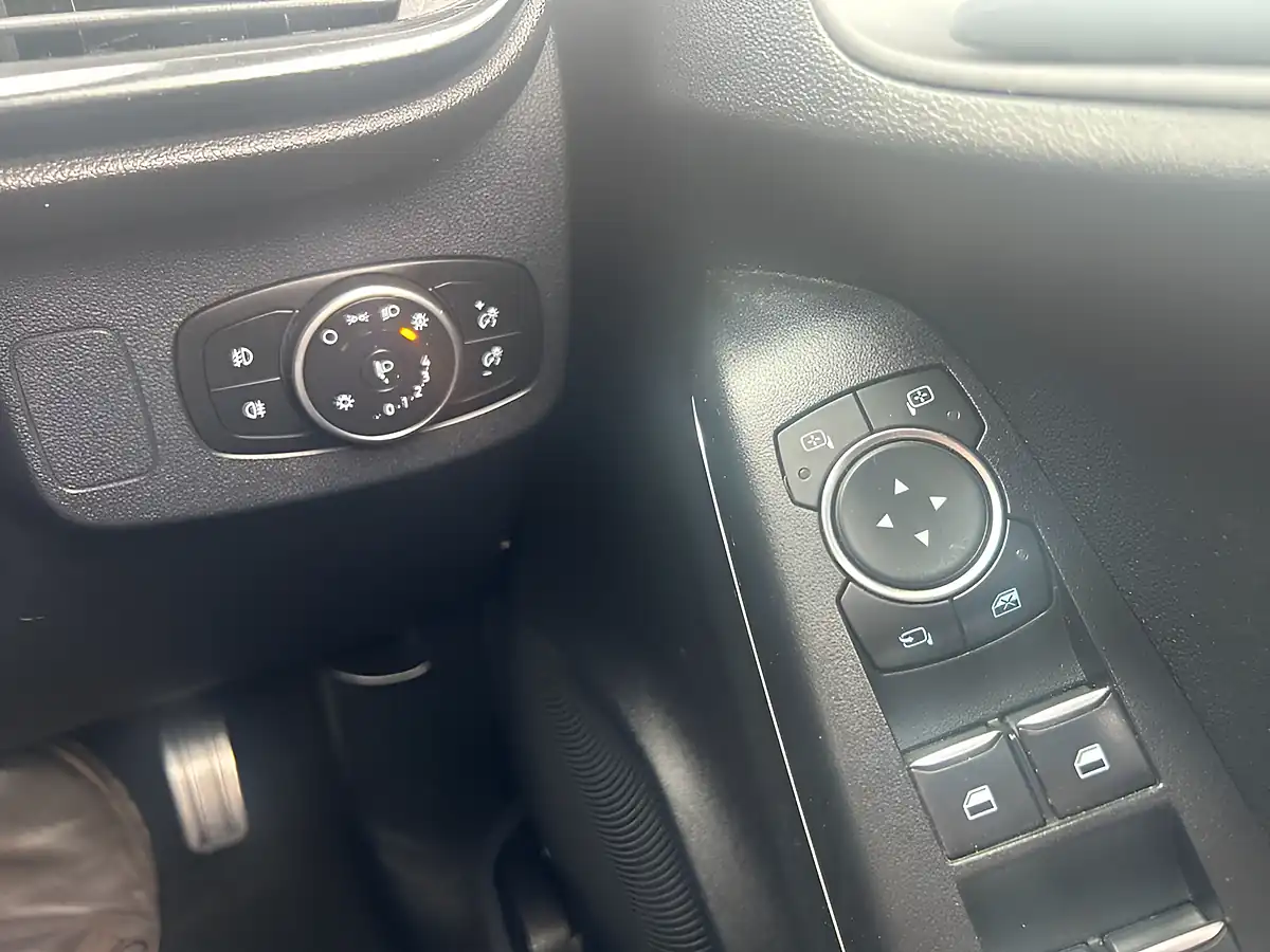 Used 2020 Ford Puma ST-Line White - Interior and Exterior details 12