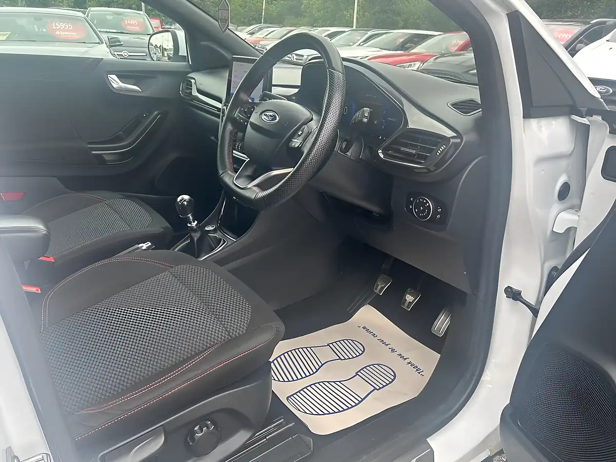 Used 2020 Ford Puma ST-Line White - Interior and Exterior details 4