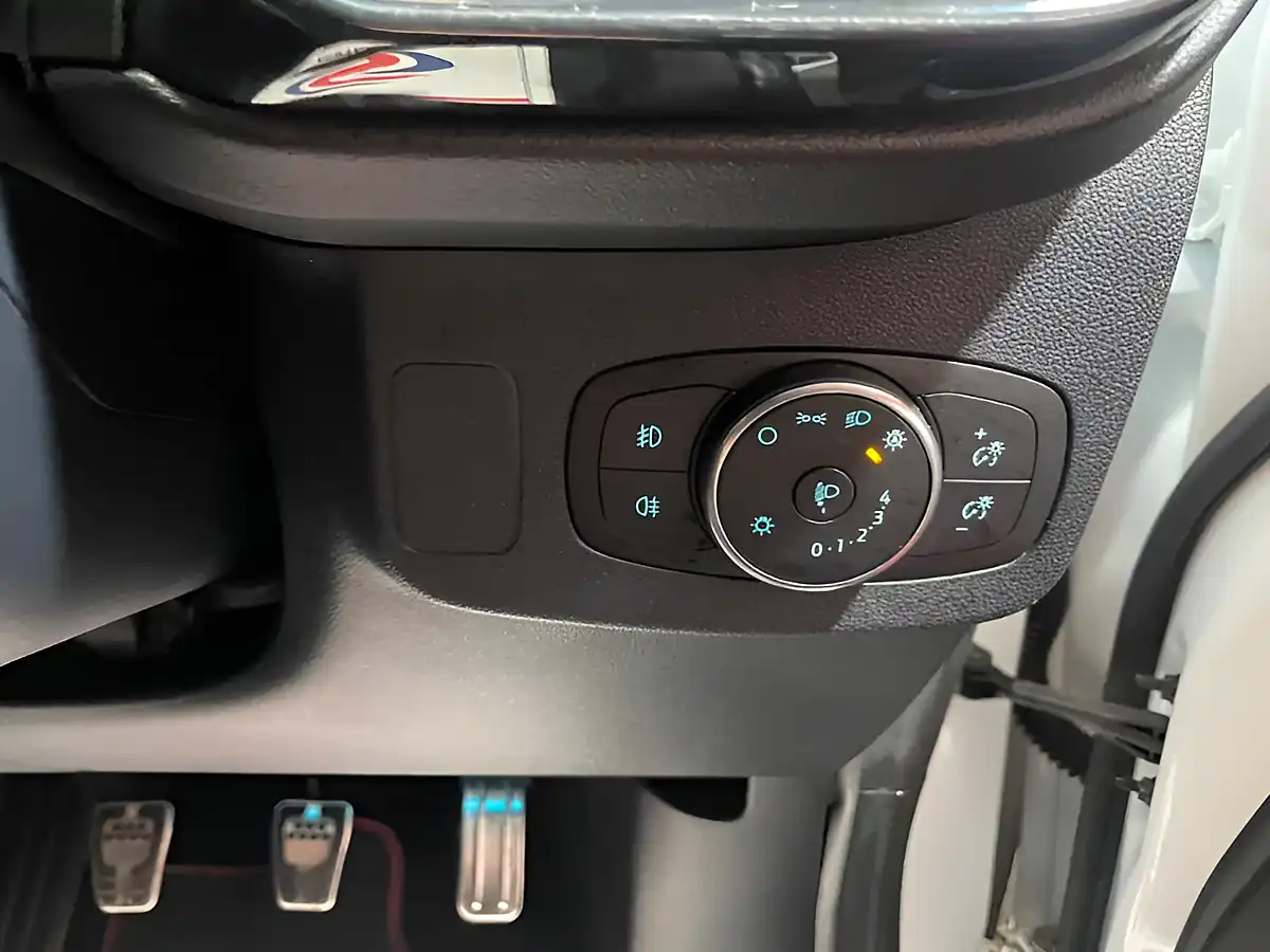 Used 2020 Ford Puma ST-Line White - Interior and Exterior details 13