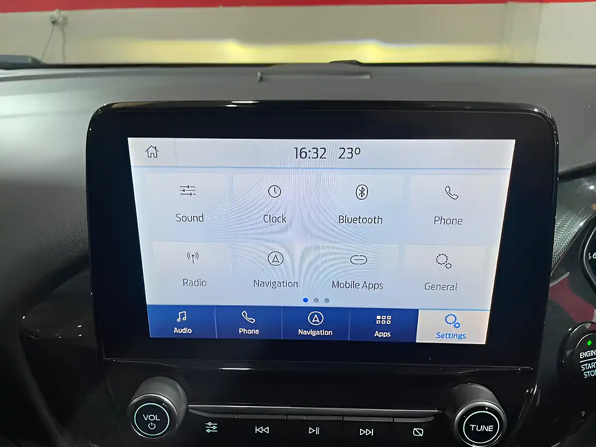 Used 2020 Ford Puma ST-Line White - Interior and Exterior details 16