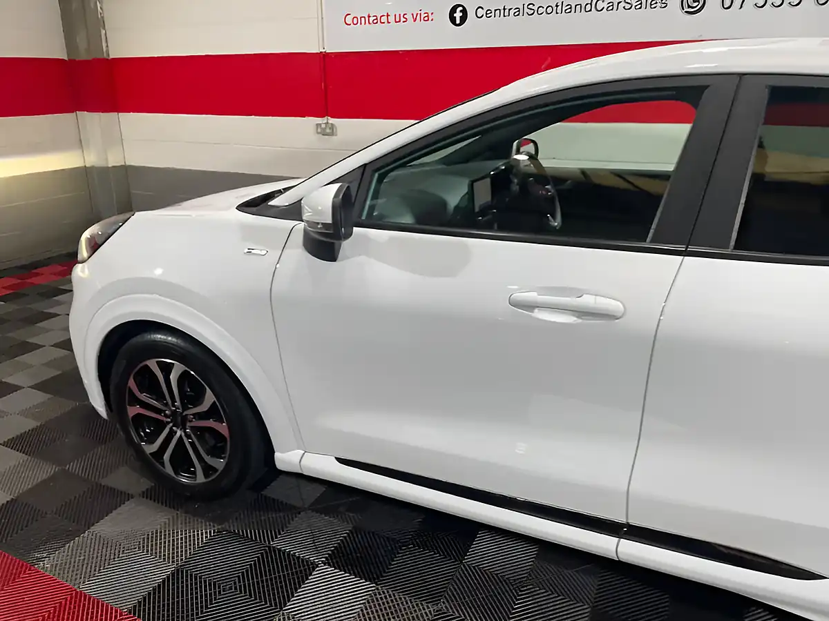 Used 2020 Ford Puma ST-Line White - Interior and Exterior details 8