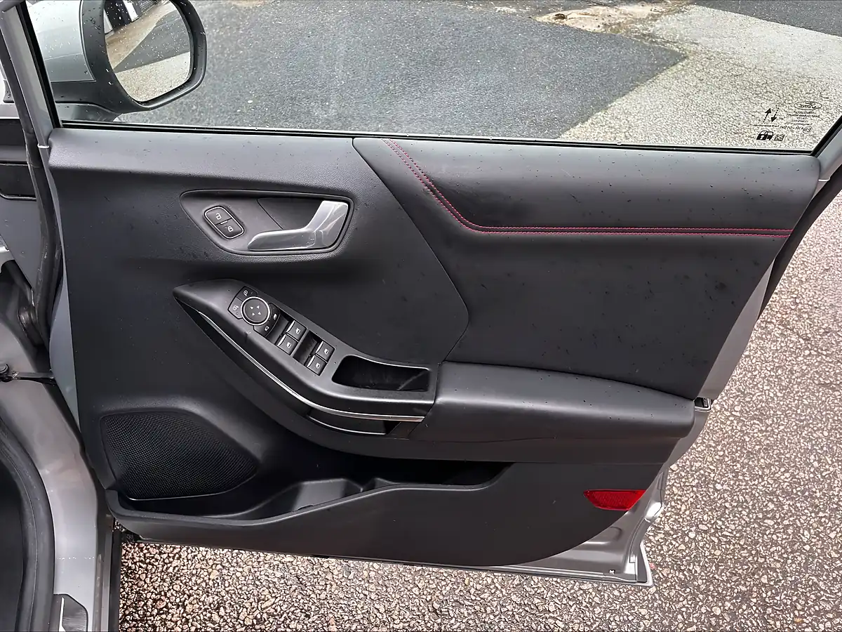 Used 2020 Ford Puma ST-Line X Silver - Interior and Exterior details 17