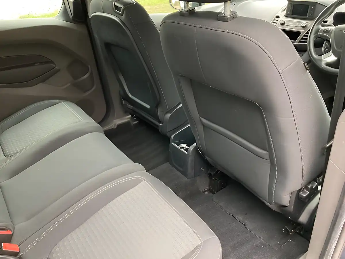 Used 2020 Ford Tourneo Connect Zetec Blue - Interior and Exterior details 11