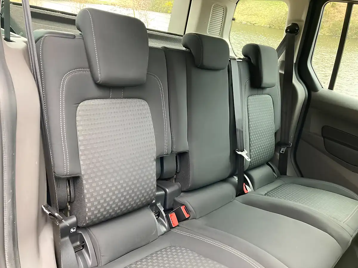 Used 2020 Ford Tourneo Connect Zetec Blue - Interior and Exterior details 13
