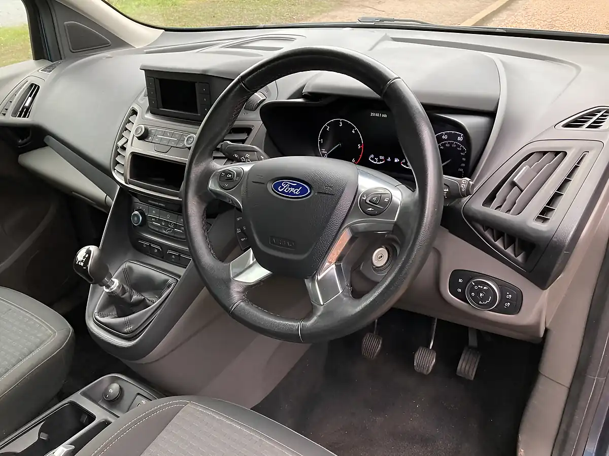 Used 2020 Ford Tourneo Connect Zetec Blue - Interior and Exterior details 14