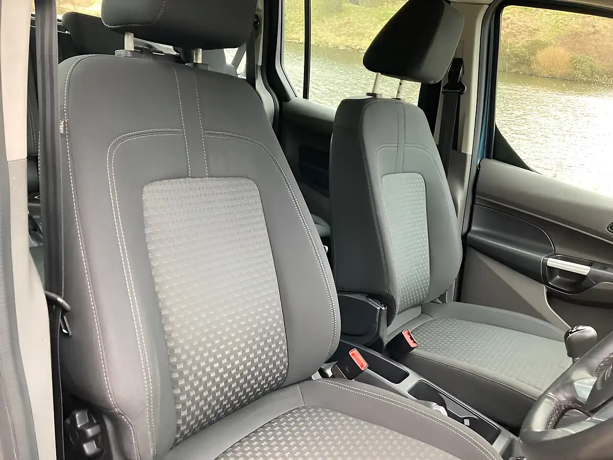 Used 2020 Ford Tourneo Connect Zetec Blue - Interior and Exterior details 15