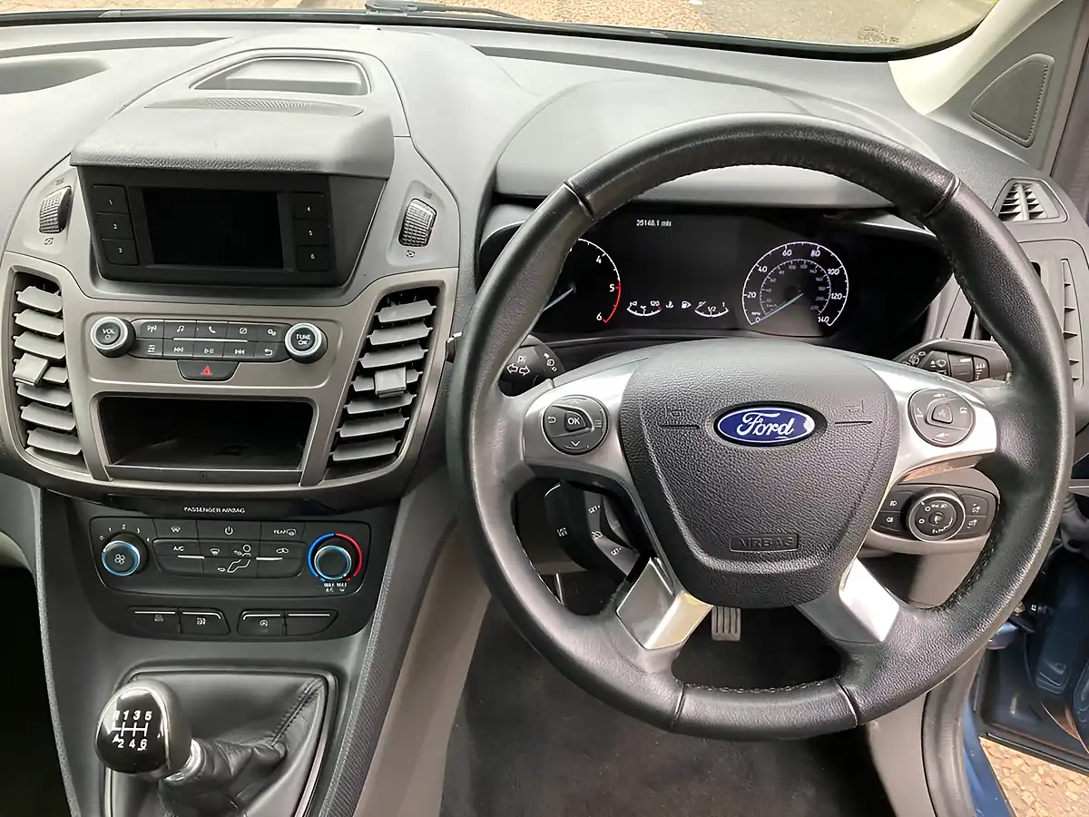 Used 2020 Ford Tourneo Connect Zetec Blue - Interior and Exterior details 16