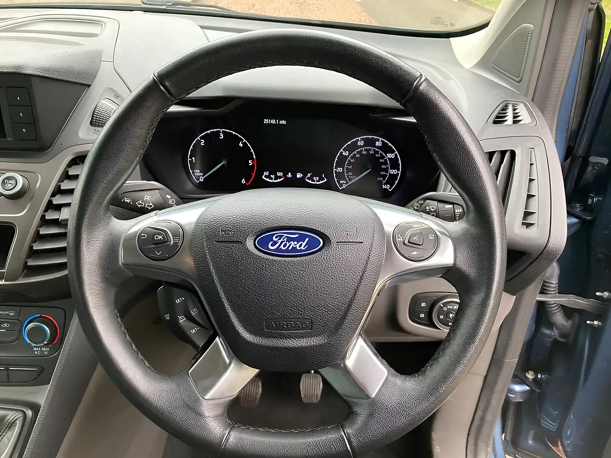Used 2020 Ford Tourneo Connect Zetec Blue - Interior and Exterior details 17