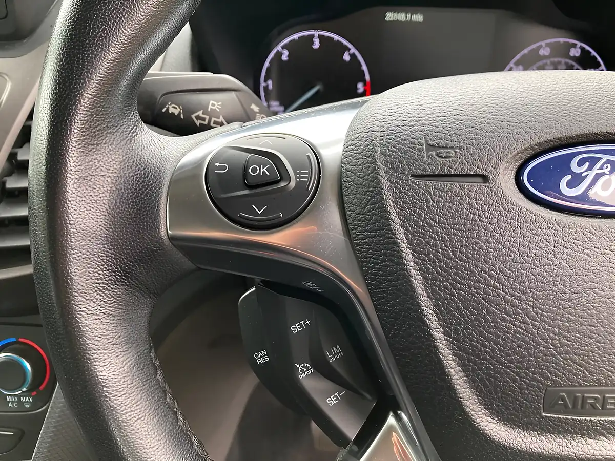 Used 2020 Ford Tourneo Connect Zetec Blue - Interior and Exterior details 18