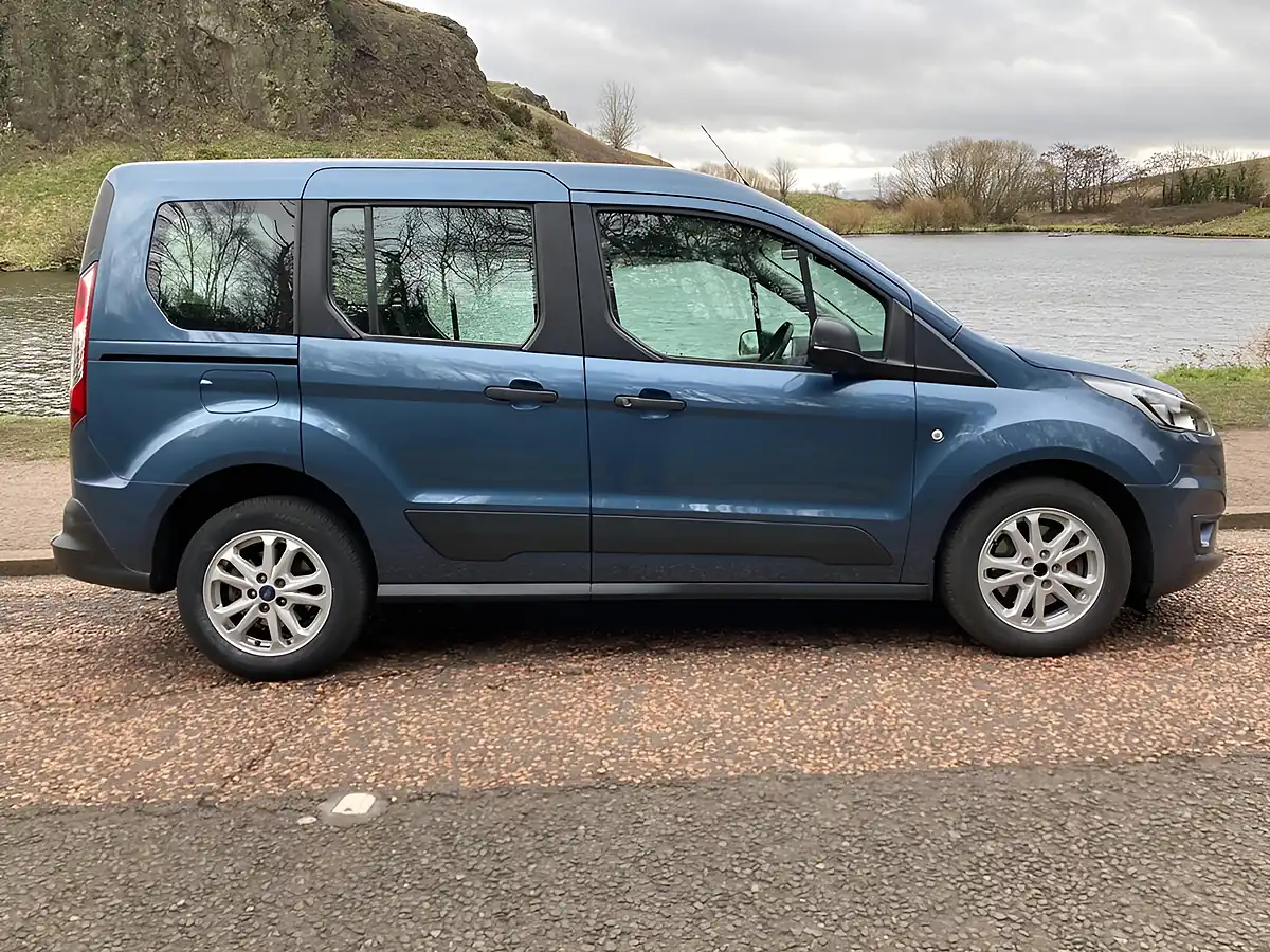 Used 2020 Ford Tourneo Connect Zetec Blue - Interior and Exterior details 2