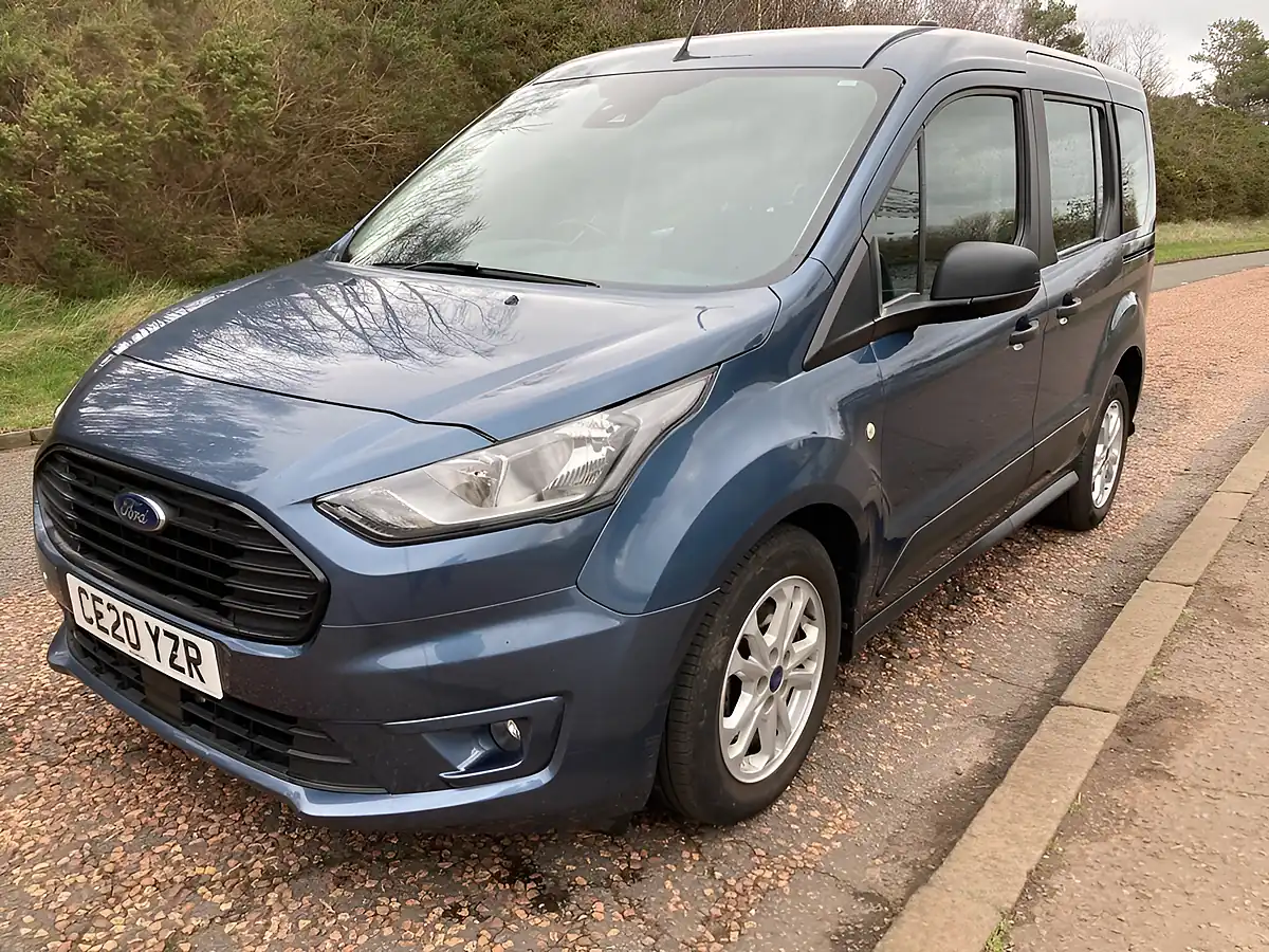 Used 2020 Ford Tourneo Connect Zetec Blue - Interior and Exterior details 7