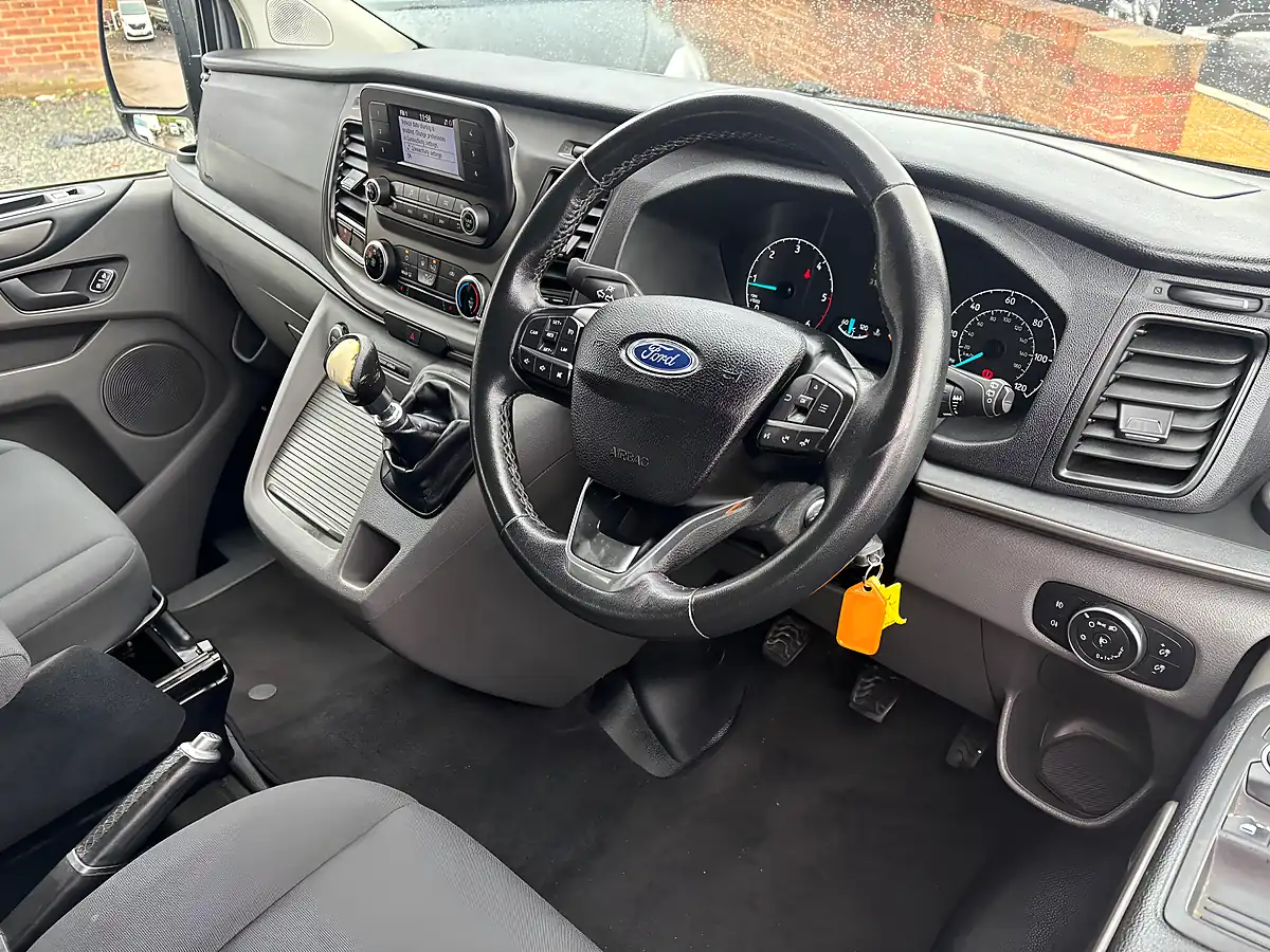 Used 2020 Ford Tourneo Custom Shuttle L2 Silver - Interior and Exterior details 11