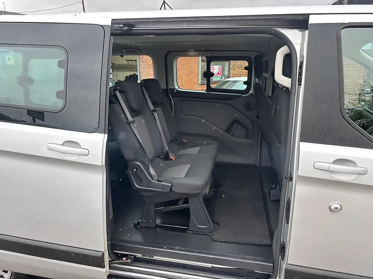 Used 2020 Ford Tourneo Custom Shuttle L2 Silver - Interior and Exterior details 13