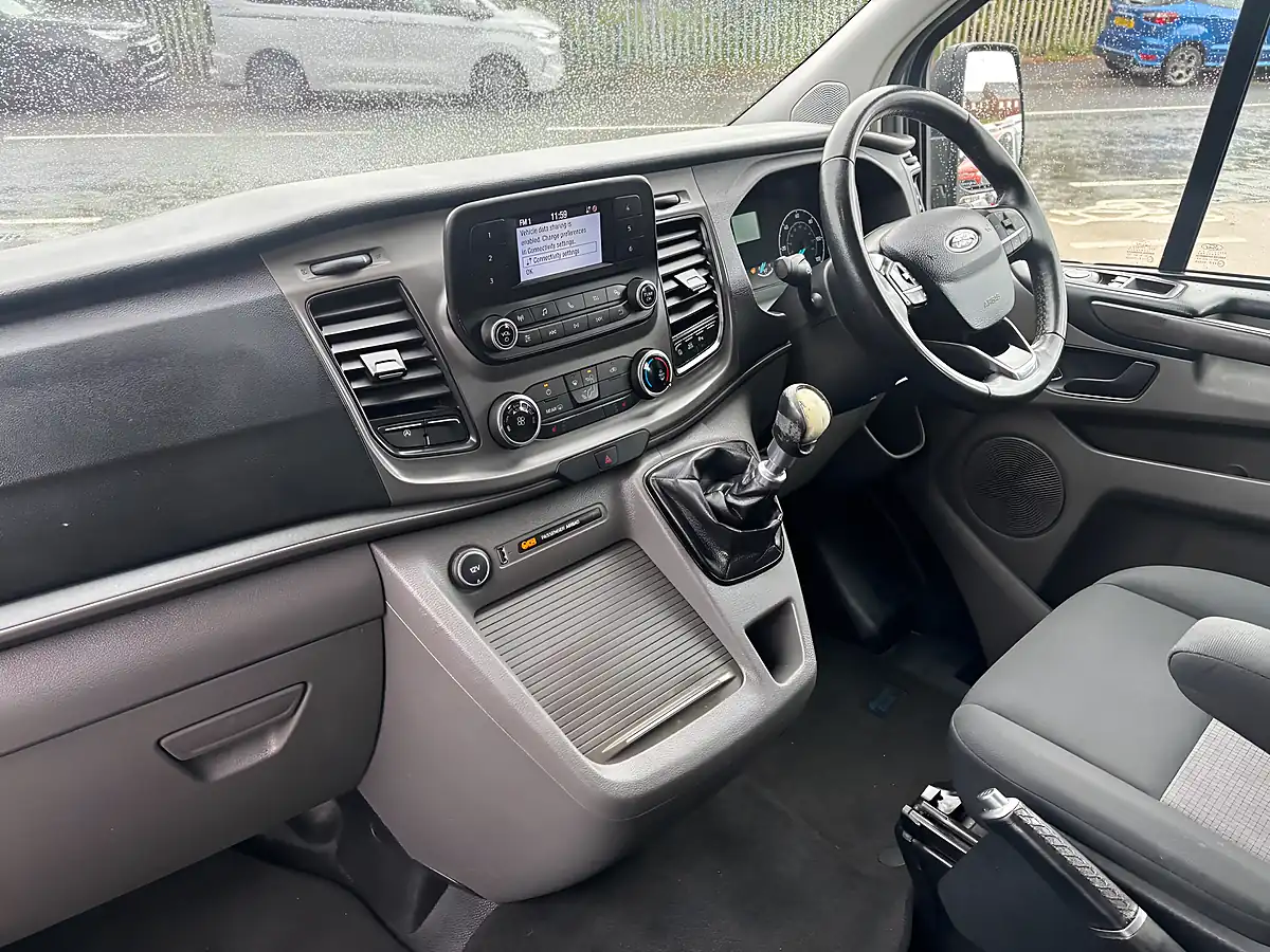 Used 2020 Ford Tourneo Custom Shuttle L2 Silver - Interior and Exterior details 19