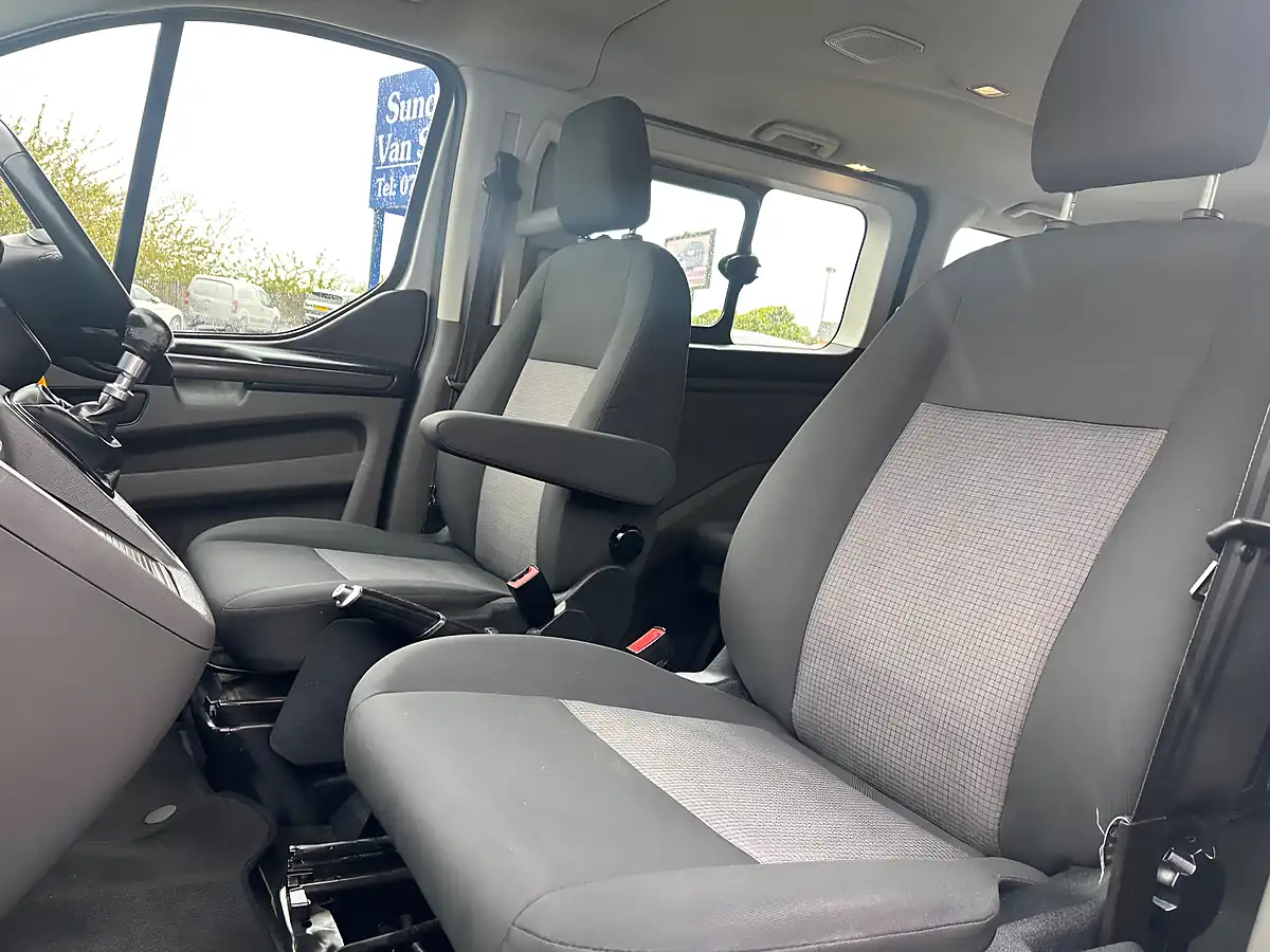 Used 2020 Ford Tourneo Custom Shuttle L2 Silver - Interior and Exterior details 20