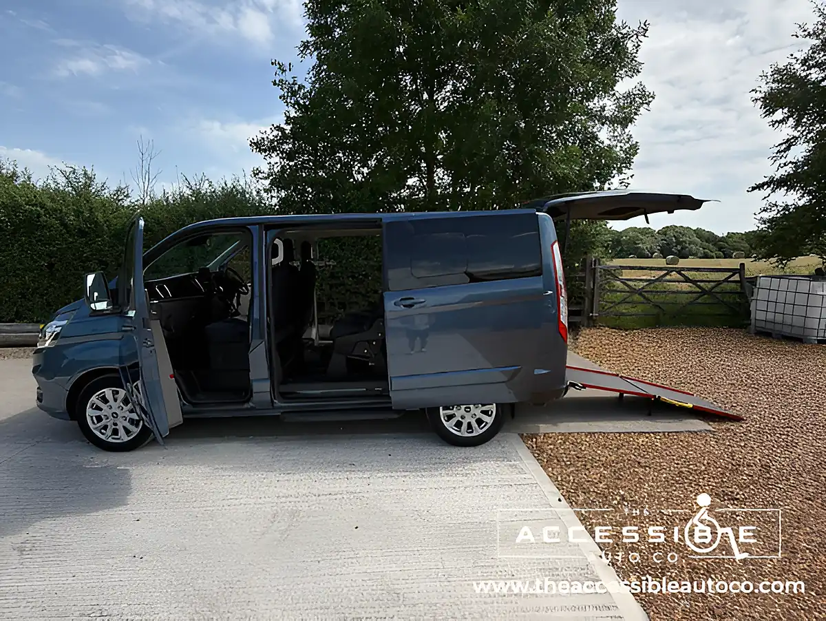 Used 2020 Ford Tourneo Custom Titanium Blue - Interior and Exterior details 4