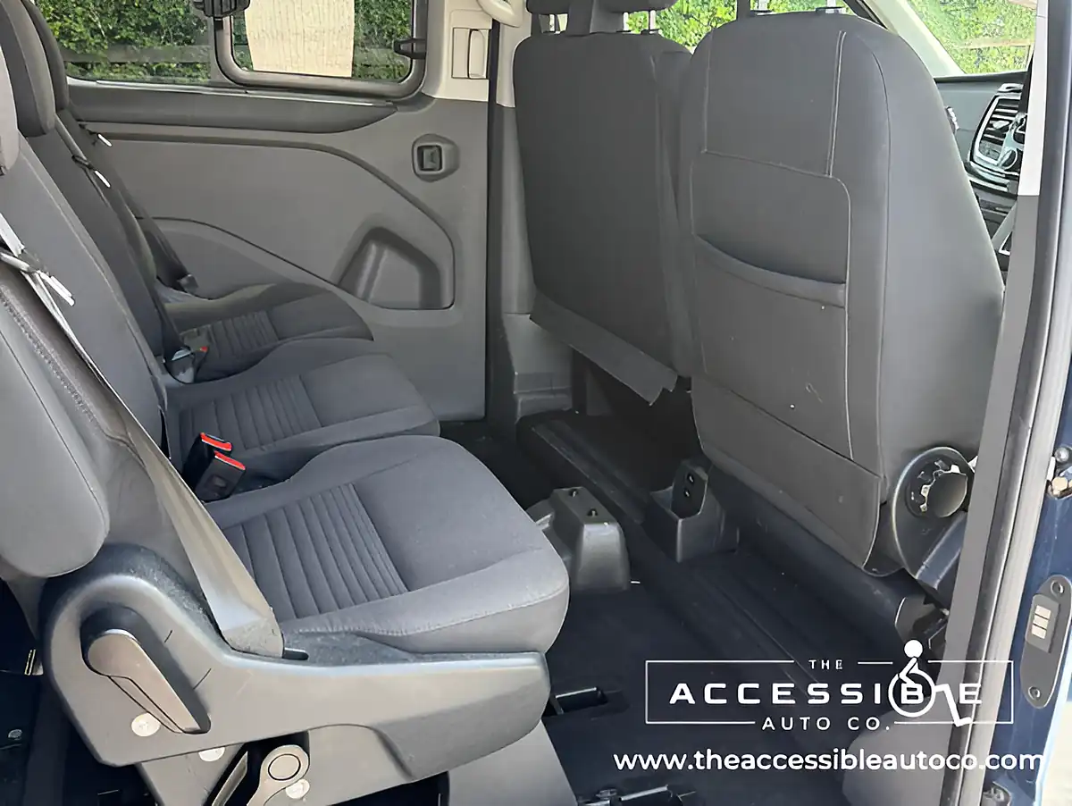Used 2020 Ford Tourneo Custom Titanium Blue - Interior and Exterior details 8
